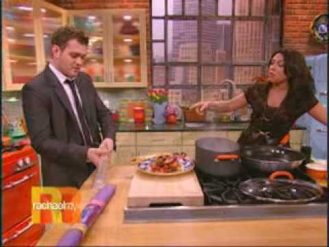 Michael Buble Serenades Rachael Ray - UClzCn8DxRSCuMFv_WfzkcrQ