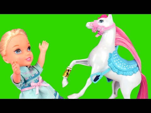 Horse Riding ! Elsa & Anna toddlers - Horse Stable - UCQ00zWTLrgRQJUb8MHQg21A