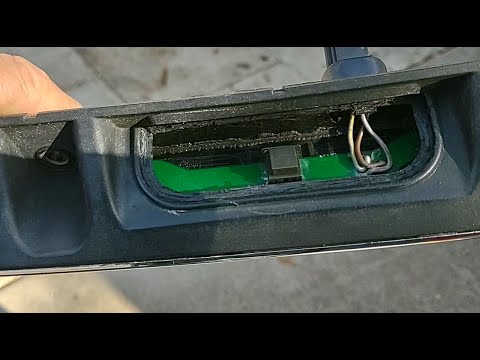 Remplacement du bouton du hayon arrière de la Mini R56