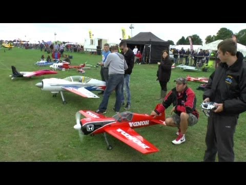 WILDHARE SUKHOI SU 26 - KRILL SUKHOI SU 29 - 3D RC AEROBATICS DEAN & KYLE HEADCORN - 2013 - UCMQ5IpqQ9PoRKKJI2HkUxEw