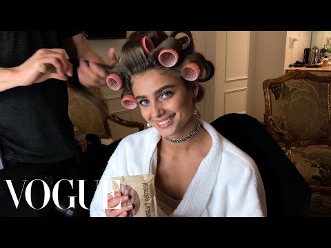 Bergdorf! Bodegas! Hot Cheetos! Taylor Hill Is the Supermodel Next Door | Vogue - UCRXiA3h1no_PFkb1JCP0yMA