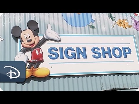 Every Role a Starring Role - Disneyland Resort Sign Shop - UC1xwwLwm6WSMbUn_Tp597hQ