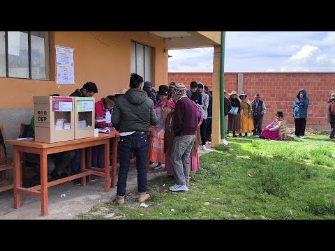 Bolivians start to cast votes in judicial election | AFP