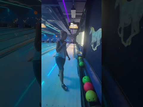 How to hold a Bowlingball?
