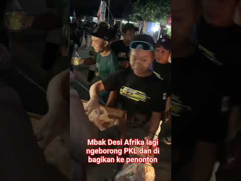 Desi Afrika lagi bagi bagi ke arah penonton #karnaval #karnavalparty #brewogaudio #desiafrika