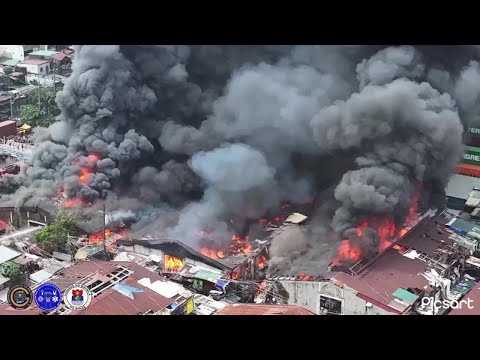 Massive fire razes houses in residential area of Manila | AFP