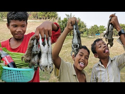 Amazing 2 Children Cook Frog with Coca Cola / How to Cook Frog
