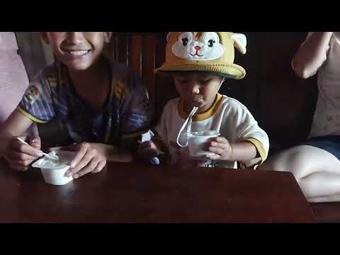 Khi bé được ăn sữa chua