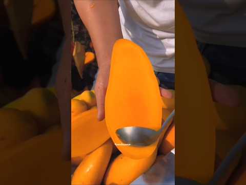 The big mangoes in china 🥭#ogfruits