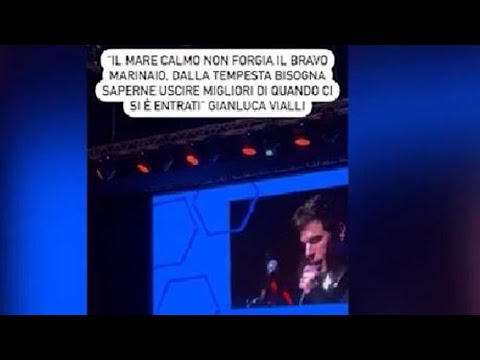 Fedez ricorda Vialli e la battaglia contro il tumore e si commuove: «Io e Gianluca abbiamo la...