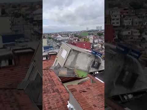 Desabamento de casa em Taboão da serra #desabamento #construção #engenharia #desastre #demolição