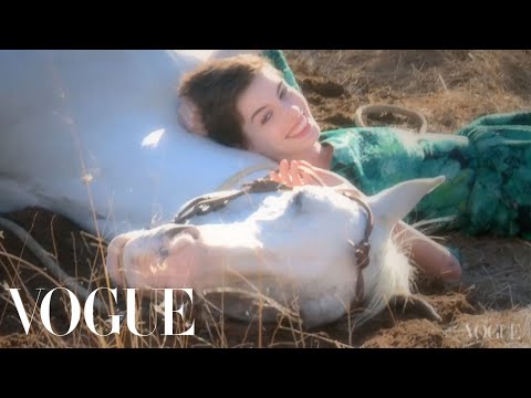 Behind the Scenes of Anne Hathaway's Vogue Cover Shoot and Les Miserables - UCRXiA3h1no_PFkb1JCP0yMA