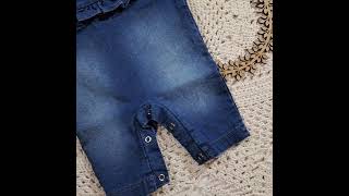 Macacão Jeans Jardineira Bebê Menina na cor jeans