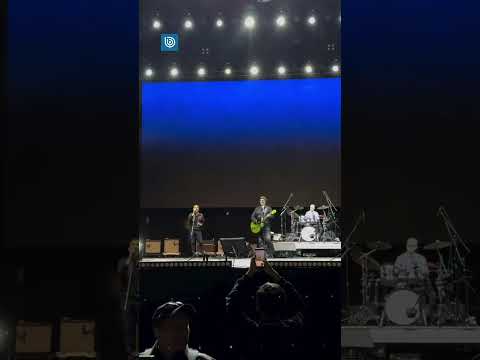 El sorprendente encuentro en el escenario entre Álvaro Henríquez y Álvaro López: Cantaron juntos
