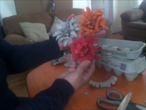 como hacer flores con cartones de huevo