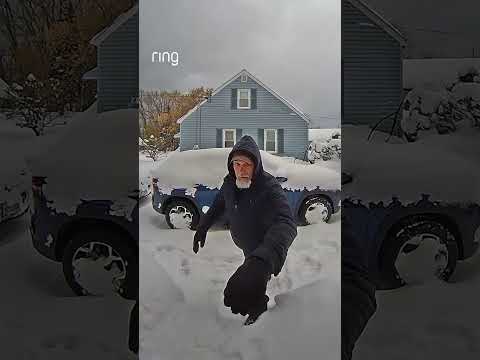 Who knew snow could be so unpredictable? ❄️😅