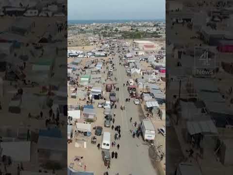 Hundreds of displaced Palestinians camp near Egyptian border
