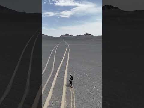Riding Atlas Pro in the vast Gobi Desert #electricskateboard