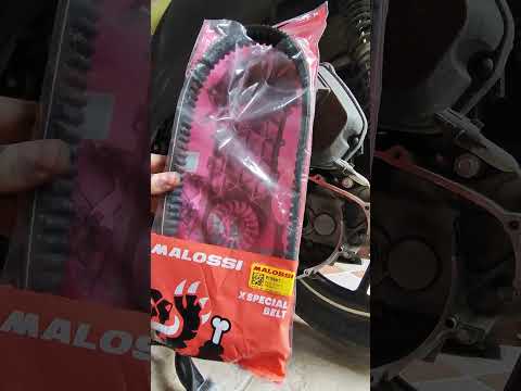 Come smontare e sostituire la cinghia di trasmissione dell'Honda SH 150