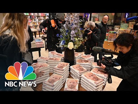 Why early customers of Harry's memoir 'Spare' say they want to read it