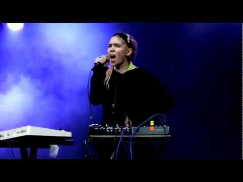 Grimes Be A Body @ Rock En Seine 2012 - UCSRc3-MdinghK7U6uPcZZcA