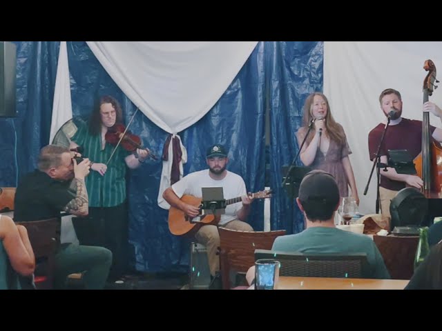Ali Cook - Vocals/Songwriting
Daniel Benoit - Bass/Vocals
Will Manning - Guitar
Tony Perez - Violin
