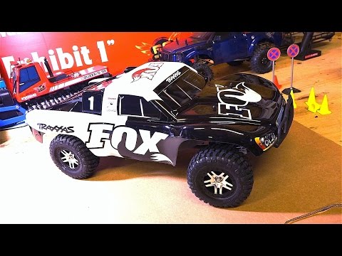 RC ADVENTURES - Unboxing a Traxxas Slash 4x4 FOX Edition 2.4GHz 1:10 RTR Brushless Electric RC Truck - UCxcjVHL-2o3D6Q9esu05a1Q