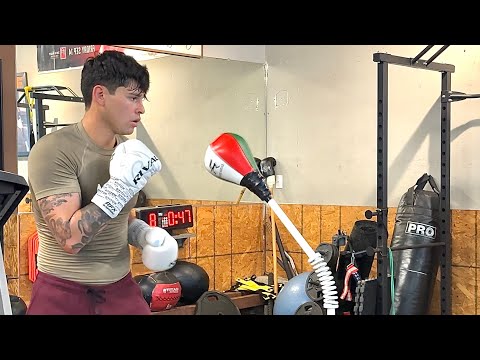 RYAN GARCIA BETTER THAN EVER DESTROYS THE KOBRA BAG WHILE EDDY REYNOSO WATCHES!