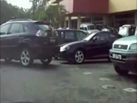 Auntie Driver Parking Fail (subtitle)