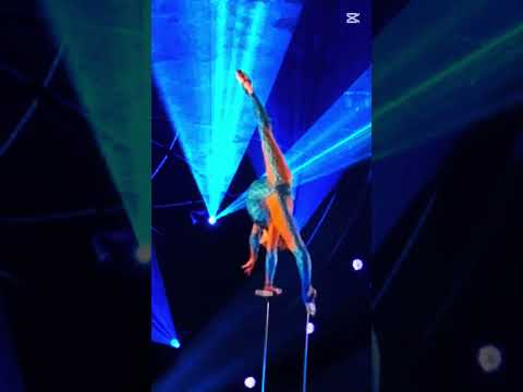 🤸 Stunning Splits Balancing Act at Cirque du Soleil ʻAuana, Waikīkī 🌺 #viralvideo #bucketlist