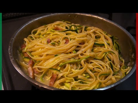【ズッキーニはこう切ると旨い！】どっさり！ズッキーニとベーコンのパスタ【Linguine con zucchini e bacon】