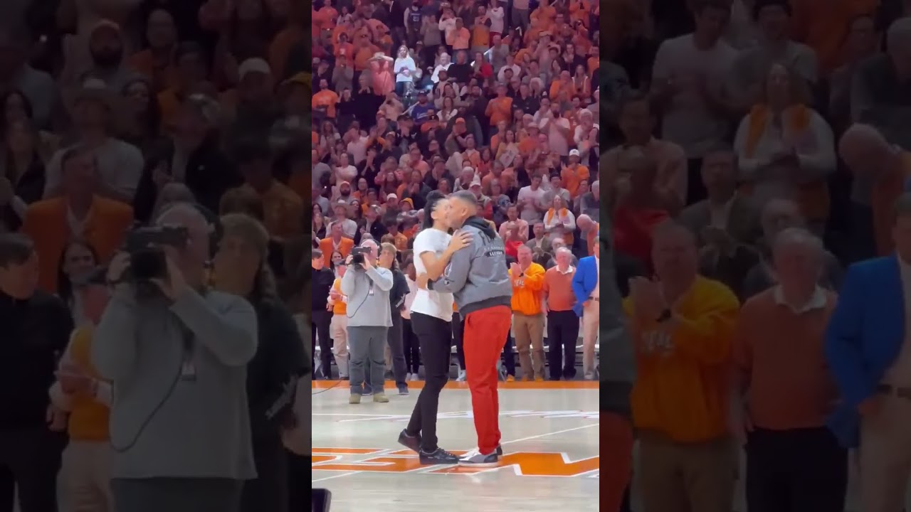 Candace Parker and Allan Houston got a HUGE ovation from Vols fans 🙌