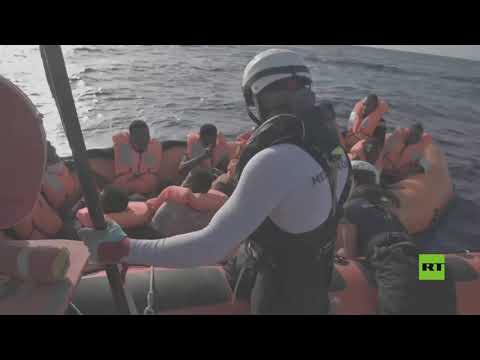 بالفيديو.. إنقاذ نحو مئتي مهاجر قبالة السواحل الليبية
