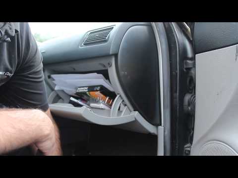 Como remover o painel lateral do carro.