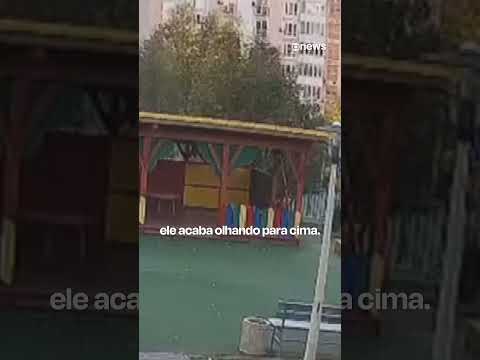 Homem escapa por pouco de <strong>ataque</strong> com drone russo