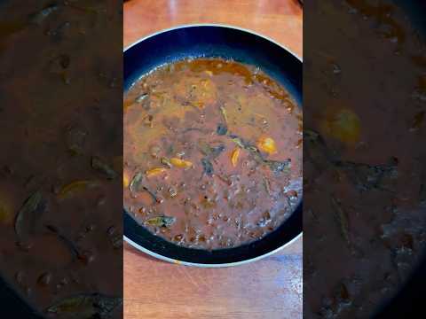 #Vengaya Kara Kulambu#Vengaya Poondu Kuzhambu#Kara Kuzhambu Recipe#shorts#Kulambu variaties in Tamil