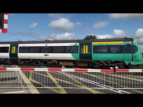 Southern Class 171 passing Pevensey Bay Level Crossing