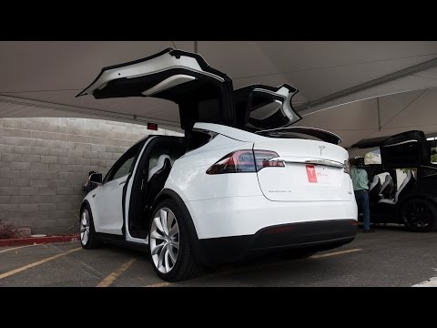 Tesla Model X first drive - UCddiUEpeqJcYeBxX1IVBKvQ