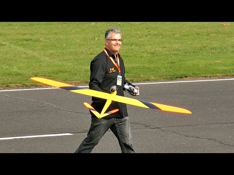 FASTEST RC GLIDER OVER 500 KMH 310 MPH MODEL JET TURBINE POWERED RC GFK GLIDER / Jetpower Messe 2015 - UCH6AYUbtonG7OTskda1_slQ