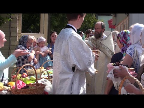 Освятили плоды нового урожая. Праздник Преображение Господне. Яблочный Спас 2023.