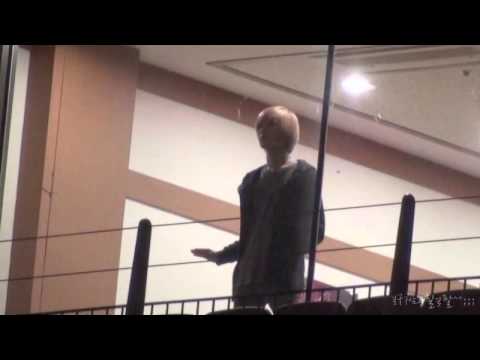 [fancam] 101016 SHINee taemin dances to BEAST - soom? @ Love Sharing Concert backstage