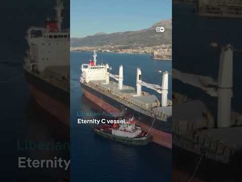 Houthi rebels attack cargo ships on key Red Sea shipping route | DW News