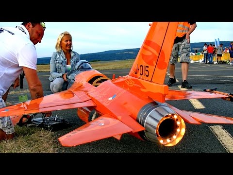 F-16 COBRA GIANT RC SCALE MODEL JET FLIGHT DEMO "DISPLAY PILOT BY IQ-HAMMER" / Bayreuth 2016 - UCH6AYUbtonG7OTskda1_slQ