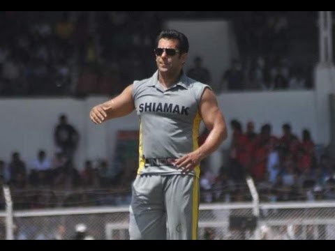 Salman Khan Plays Cricket For Charity