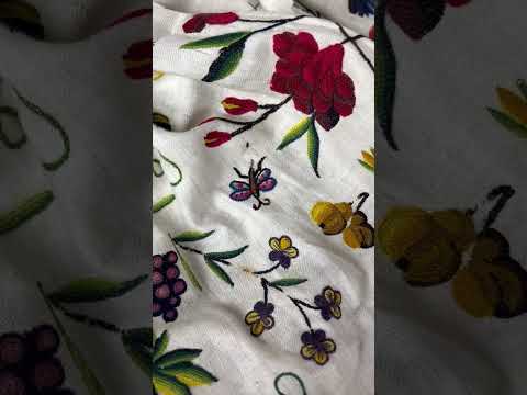 Ur samlingarna: Blommig 1700-talsklänning