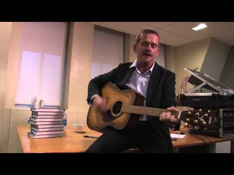 Chris Hadfield Gives Surprise Performance at SPACE.com | Video - UCVTomc35agH1SM6kCKzwW_g