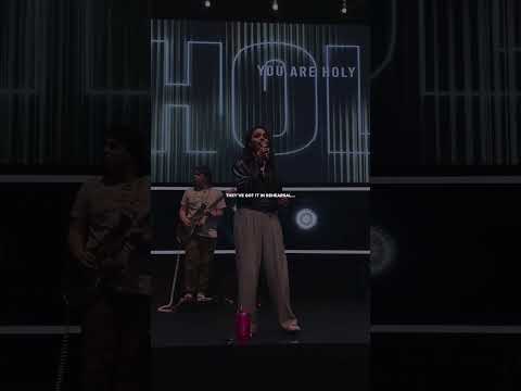 O que realmente acontece no ensaio de adoração😂 #Juliavitoria #Shorts