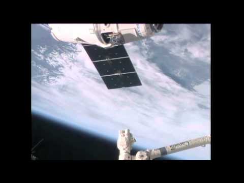 SpaceX Dragon Captured And Docked To Space Station | Video - UCVTomc35agH1SM6kCKzwW_g