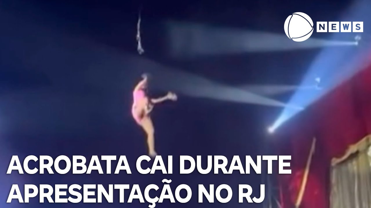 Acrobata cai durante apresentação em circo no Rio de Janeiro