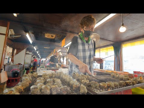 Delicious grilled turban shells and squid made by friendly moms! サザエのつぼ焼き